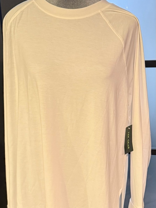 tek gear Tops - Tek Gear XL Women’s Long-Sleeve Crew Shirt in Ivory Tusk